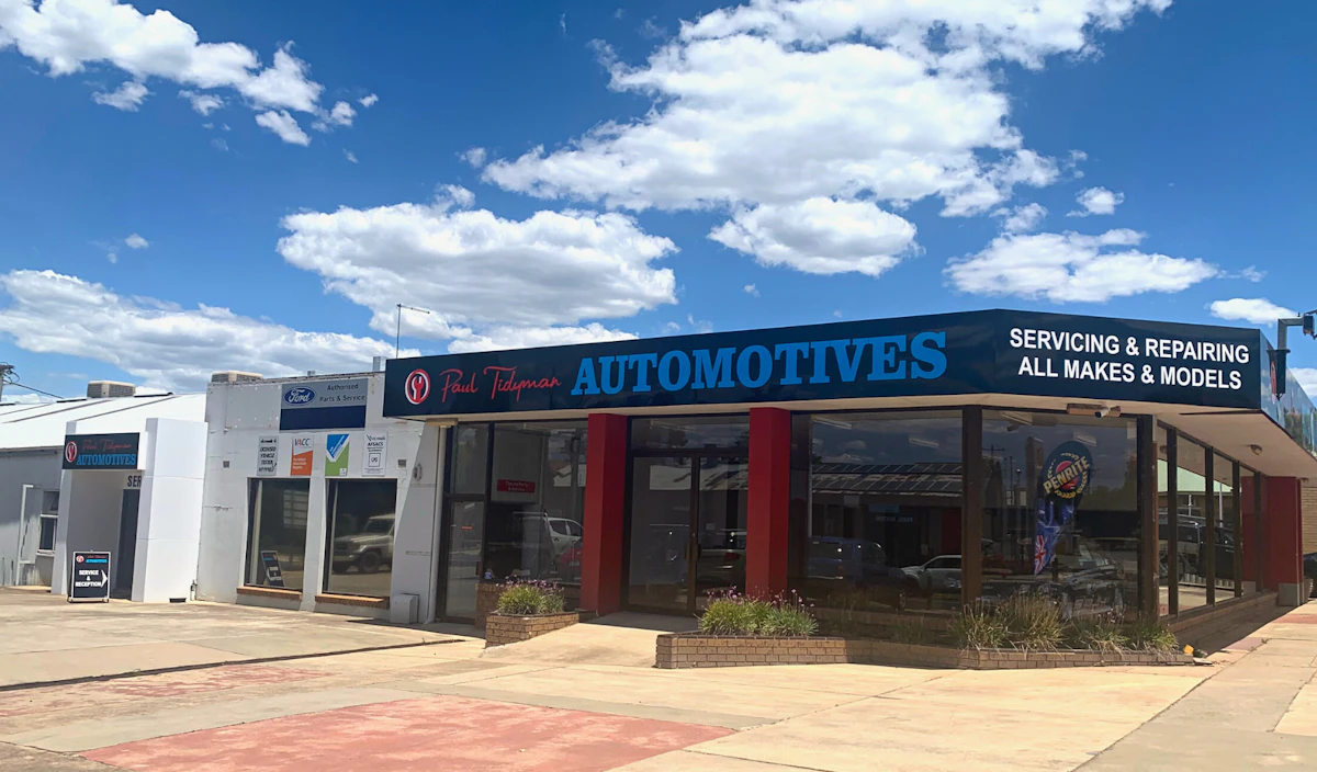 Workshop and Showroom at Paul Tidyman Automotives in Maryborough